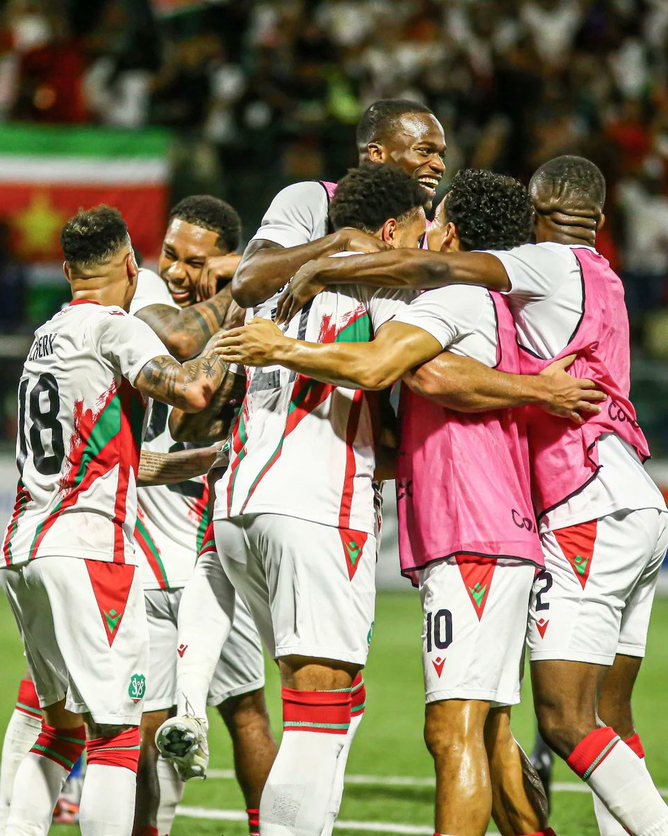 idextratime's tweet photo. Curacao dan Suriname hanya butuh SATU LAGA lagi buat lolos ke Piala Dunia pertama mereka sepanjang sejarah! 🇨🇼🇸🇷 https://t.co/CyjCXIXpwJ