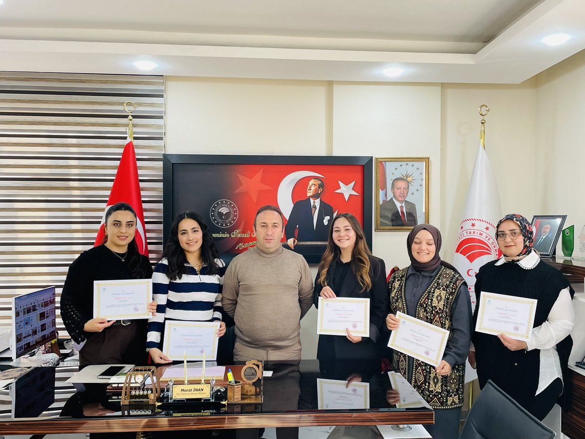 Genel Tarım Sayımı devam ediyor !
Çalışmada özveriyle görev alan personellere, katkılarından dolayı Kaymakamımız Sn. Mustafa AKIN tarafından Teşekkür Belgeleri takdim edilmiştir.

Teşekkür Belgeleri İlçe Müdürümüz Sn.Murat İNAN tarafından takdim edildi.
<a href="/ibrahimyumakli/">İbrahim Yumaklı</a> <a href="/mvet73/">Murat inan</a>