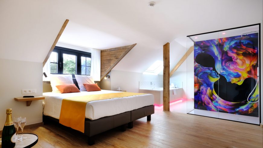 LoxoneUK's tweet image. At this hotel, Loxone keeps every room perfectly set. Lighting, heating and climate adjust automatically, creating an ideal environment for guests. 

👉 Read more:bit.ly/4nVUYCD 

#Loxone #BuildingAutomation #LoxoneReference