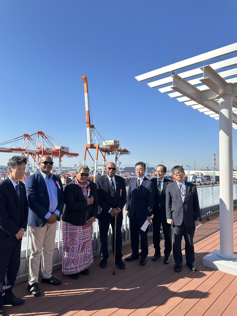 Pacific_mofaj's tweet photo. 11月14日フィジー共和国のランブカ首相は横浜港、京浜ドック株式会社を訪問されました。 https://t.co/5fHy9Me4Zh