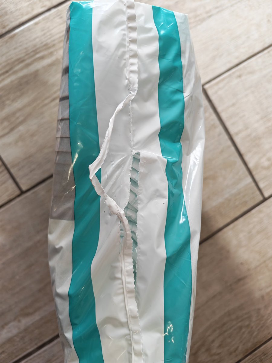 MyNameInNeon's tweet photo. @Sixty60_Tweets @CheckersSA received this opened packet of nappies on the order. These were for a baby shower and now the packet is open. Please can staff handle orders with more care https://t.co/LPnh065TVu