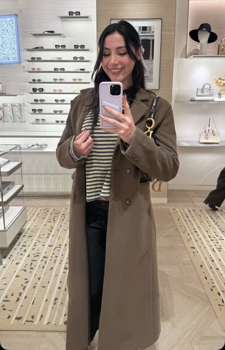 Juliaapic0's tweet image. came in for a necklace and scarf 🧣