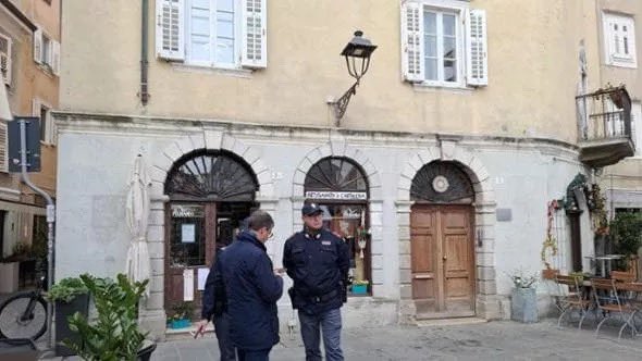 vincenzo5151's tweet photo. La vicenda del bimbo ucciso dalla madre a #Muggia (TS) e’ devastante. 
Nè il Csm nè i servizi sociali hanno compreso la pericolosità della donna. Nella citta’ di Basaglia l’assistenza psichiatrica sconta tagli di risorse e carenze di personale nel quadro di una #sanità a pezzi. https://t.co/wUiJKbs5Sp