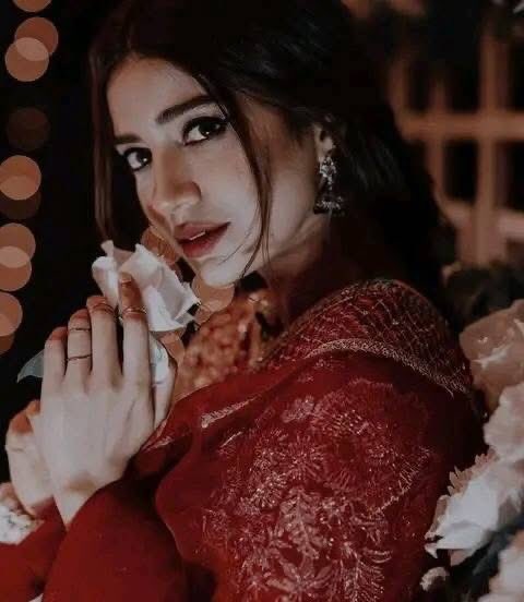 دیارِ غیر کو جاتے ہوئے سبھی مجبور 
پلٹ کے آئے تو پہلے زمین چومیں گے
ہوس کا کوئی تعلق نہیں محبت سے
کہِیں تُو مِل بھی گیا تو جبین چومیں گے

#قومی_زبان