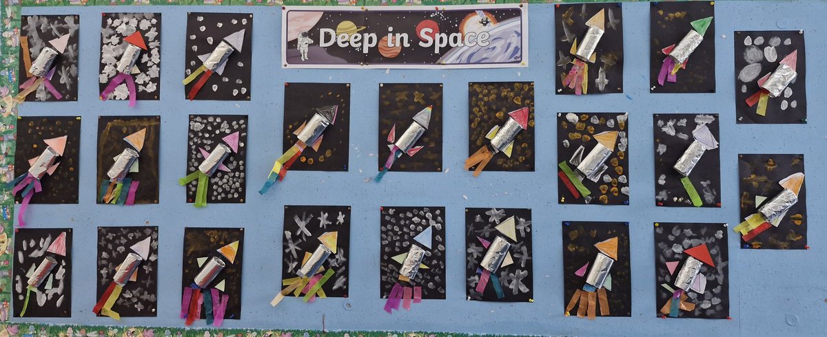Junior Infants enjoying #scienceweek and learning all about space 🚀 👩‍🚀