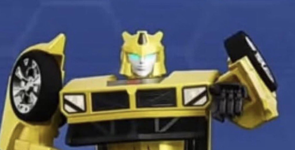 J_Cat3910's tweet photo. Interestingly enough the Cyberworld Bumblebee bag clip features his G1 toon horns while in the series, Bee has his G1 toy nubs https://t.co/HWb8BxECTt