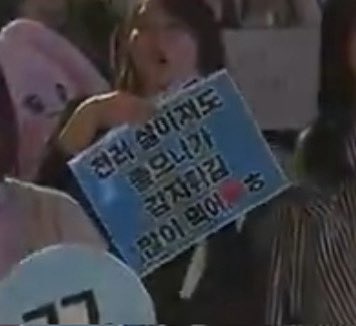 แงงงง มะวานที่น้องเล่อไลฟ์ละบอกกำลังลดน้ำหนักอยุ ;-; มะกี้เลื่อนเจอคลิป มีพสเขียนป้ายไปบอก เฉินเล่อ น้ำหนักเพิ่มก้ไม่เป้นไร กินเฟรนฟรายเยอะๆเลยนะ 🥹🥹🥹🥹 น่ารักจังๆๆๆ ก้จริงๆๆๆ ทวงคืนแก้มอ้วมให้ยัยเม๊ว