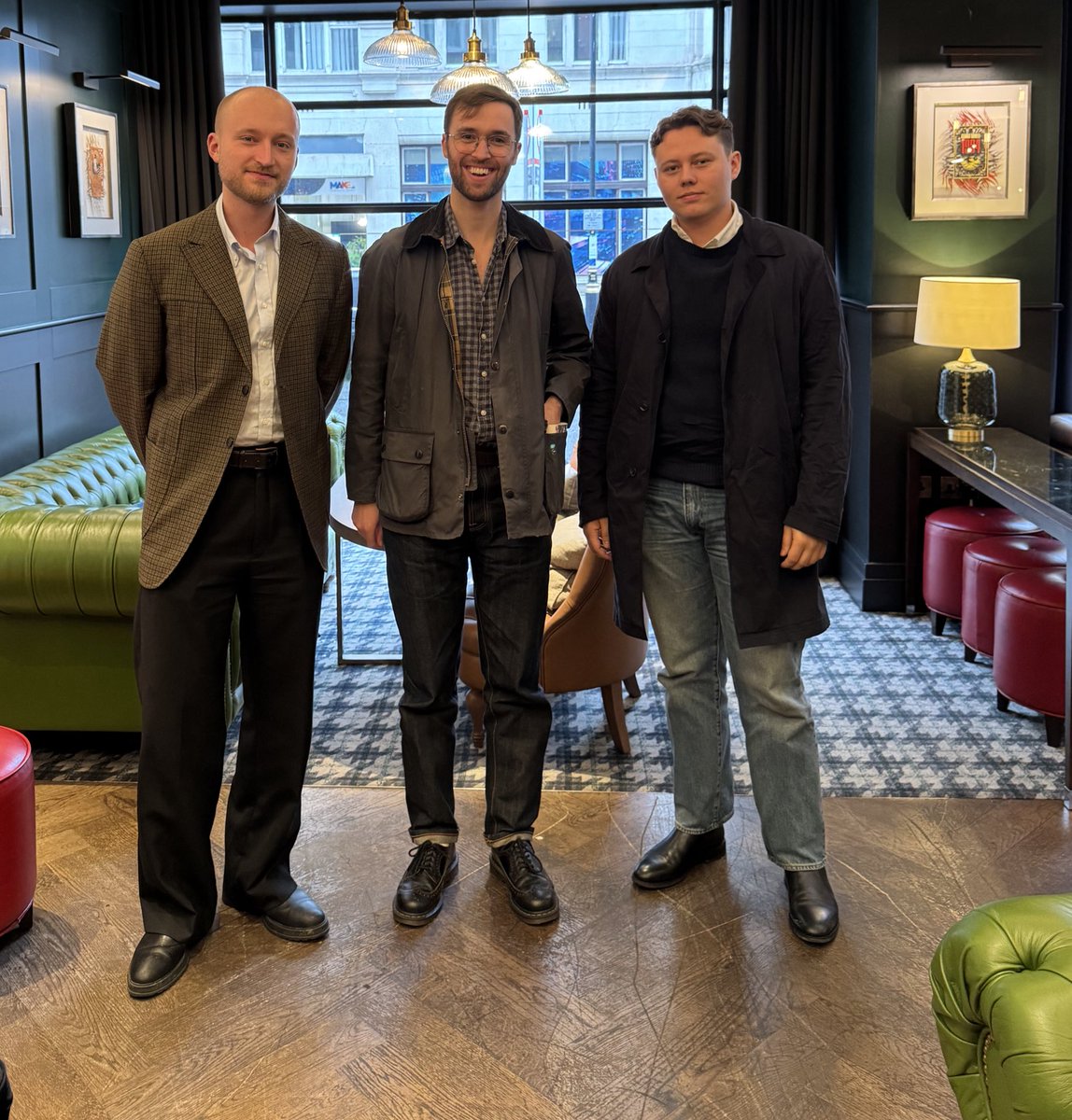 Great to have lunch with visitors from the Swedish Moderates. So many parallels of centre right renewal: 

➡️ Mission to win back voters in their 20s and 30s. 

🏡 Urban density and automatic planning for beautiful homes.

🍻Their own #LabourHatesFun campaign for fun cities.