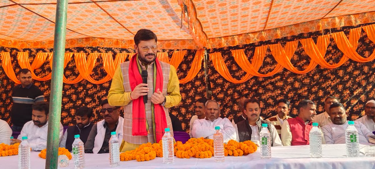 NeerajMauryaMP's tweet image. आज लोकसभा क्षेत्र आंवला के विधानसभा फरीदपुर में SIR पर चर्चा में सभी मतदाताओ को SIR में सावधानी बरतते हुए अपने वोट का सत्यापन कराने संबंधी जागरूक किया व उपस्थित पदाधिकारियो को PDA प्रहरी बनकर पीडीए वोट कटने से बचाने का संकल्प दिलाया।

#sir #PDA #पीडीए #प्रहरी