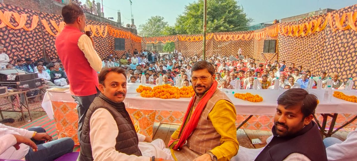 NeerajMauryaMP's tweet image. आज लोकसभा क्षेत्र आंवला के विधानसभा फरीदपुर में SIR पर चर्चा में सभी मतदाताओ को SIR में सावधानी बरतते हुए अपने वोट का सत्यापन कराने संबंधी जागरूक किया व उपस्थित पदाधिकारियो को PDA प्रहरी बनकर पीडीए वोट कटने से बचाने का संकल्प दिलाया।

#sir #PDA #पीडीए #प्रहरी