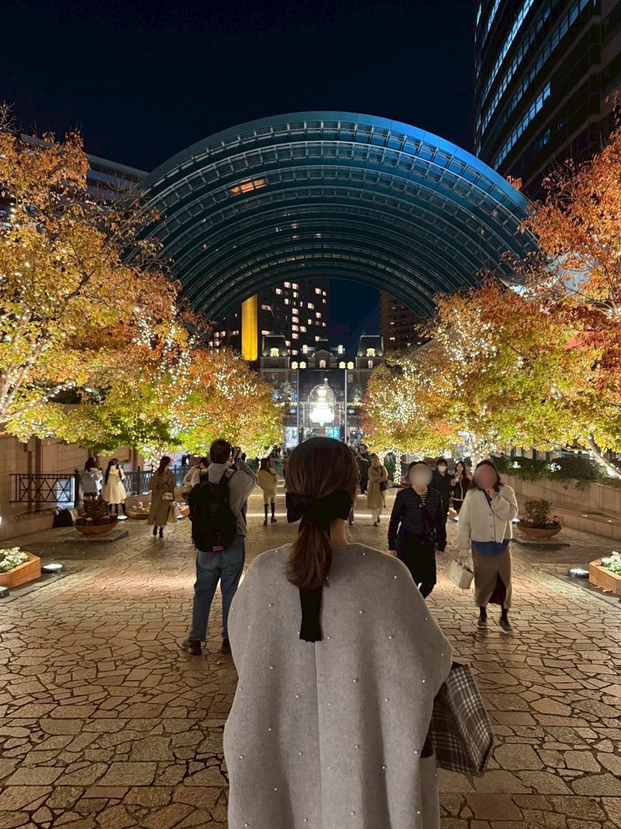 nana_kiji's tweet image. 恵比寿ガーデンプレイスまでお散歩デート👫💘
イルミネーションがきれいでした！✨

奥にあるのは、毎年定番のバカラのシャンデリア。ぜひ現地で見てみてください💎

#取材ライター #webライター