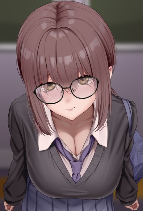 見上げてくる巨乳メガネ彼女 