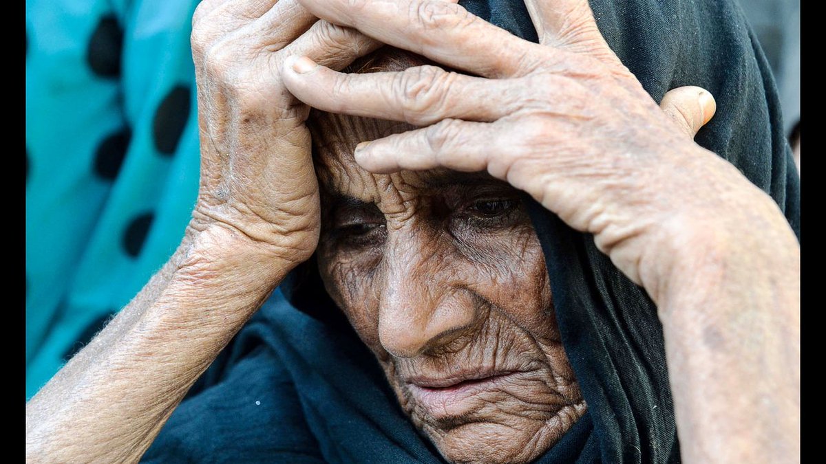 MPasarlai's tweet photo. د بل د در غلام یې اوس پر ما شولې واکمن
په زور د جهالت دې مکتبونه کړل قربان

د دې دور د حورو حریص هيڅ صرفه ونکړه
خپل عېش، عشرت لپاره یې خوبونه کړل قربان

وحشت دی پسرلیه بل څه نشته په وطن کښې
د وخت دې بې شعورو تاریخونه کړل قربان

مصطفی پسرلی
14/11/2025 https://t.co/iStyZYemVI