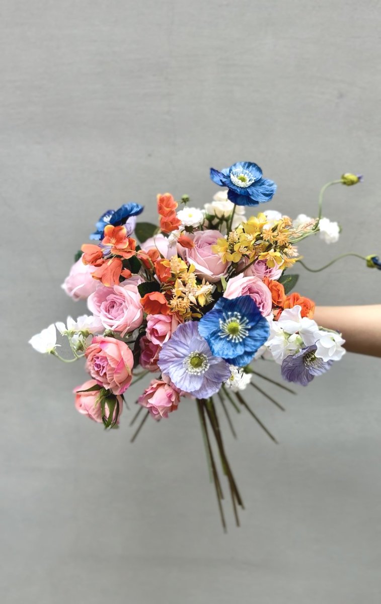 正社員がしんどくなって、
「自分らしく働きたい」と思ってSHEに入会
できない理由ばかり探してた私が、
CPにも挑戦❤️‍🔥
イメコン&amp;ブーケデザイナーとして
開業届を提出し、
さらに友人とウェディング会社を立ち上げ中💍
小さな一歩が、人生をこんなに動かすなんて🥂✨
#SHEで変わった私 
#シーライクス