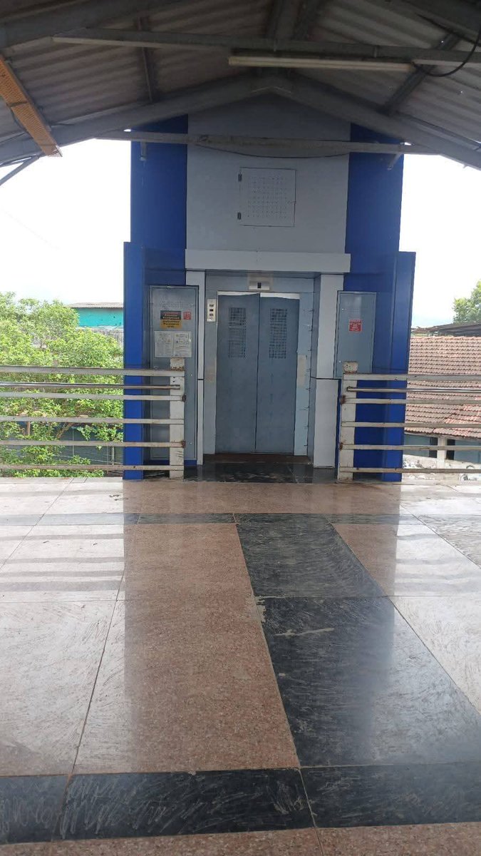 dayanand63's tweet image. @AshwiniVaishnaw @drhemantsavara @dfccil_india @MrvcLtd @drmbct @DVPravasi सफाळे रेल्वे स्थानक पूर्वेकडील झिगझॅग पादचारी पुलाला जोडून बहुप्रतीक्षित लिफ्ट पालघर लोकसभा खासदार डॉ. हेमंत सावरा ह्यांच्या हस्ते आज उदघाटन करण्यात आले. रेल्वे प्रशासनास खूप खूप धन्यवाद... 1/2