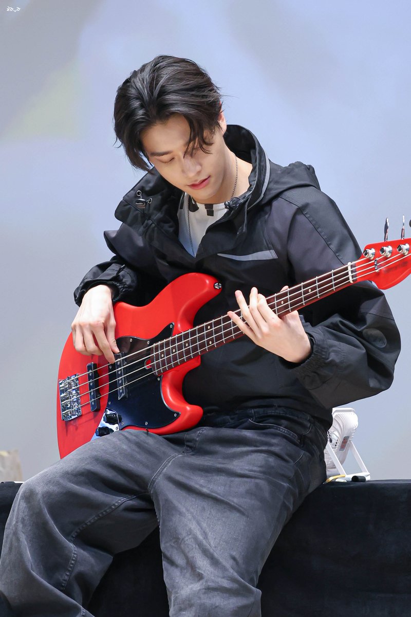 holdontightjake's tweet image. 🎸

#제이크생일인데_여긴왜앉아있어요
#23SeasonsWithJAKE
#JAKE #제이크