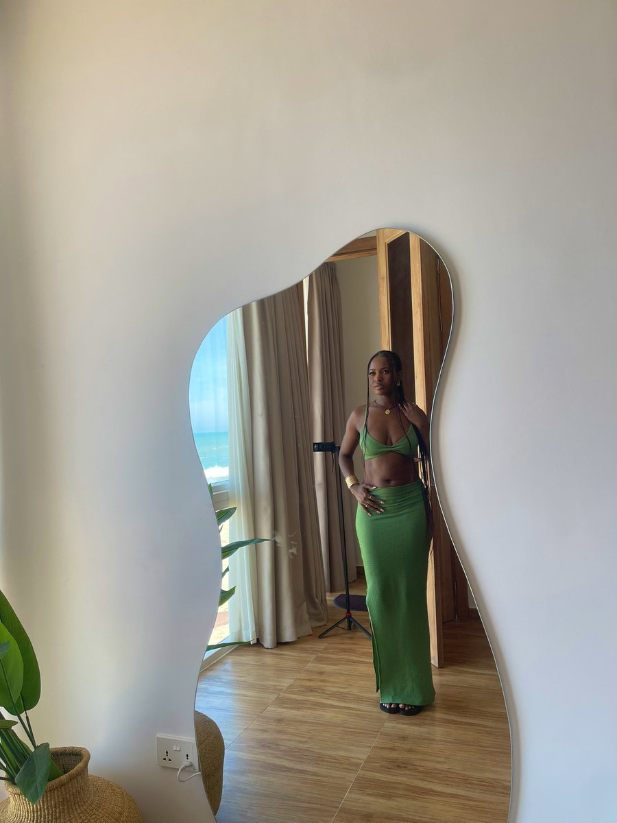 spyda_woman's tweet image. handle with care  💚