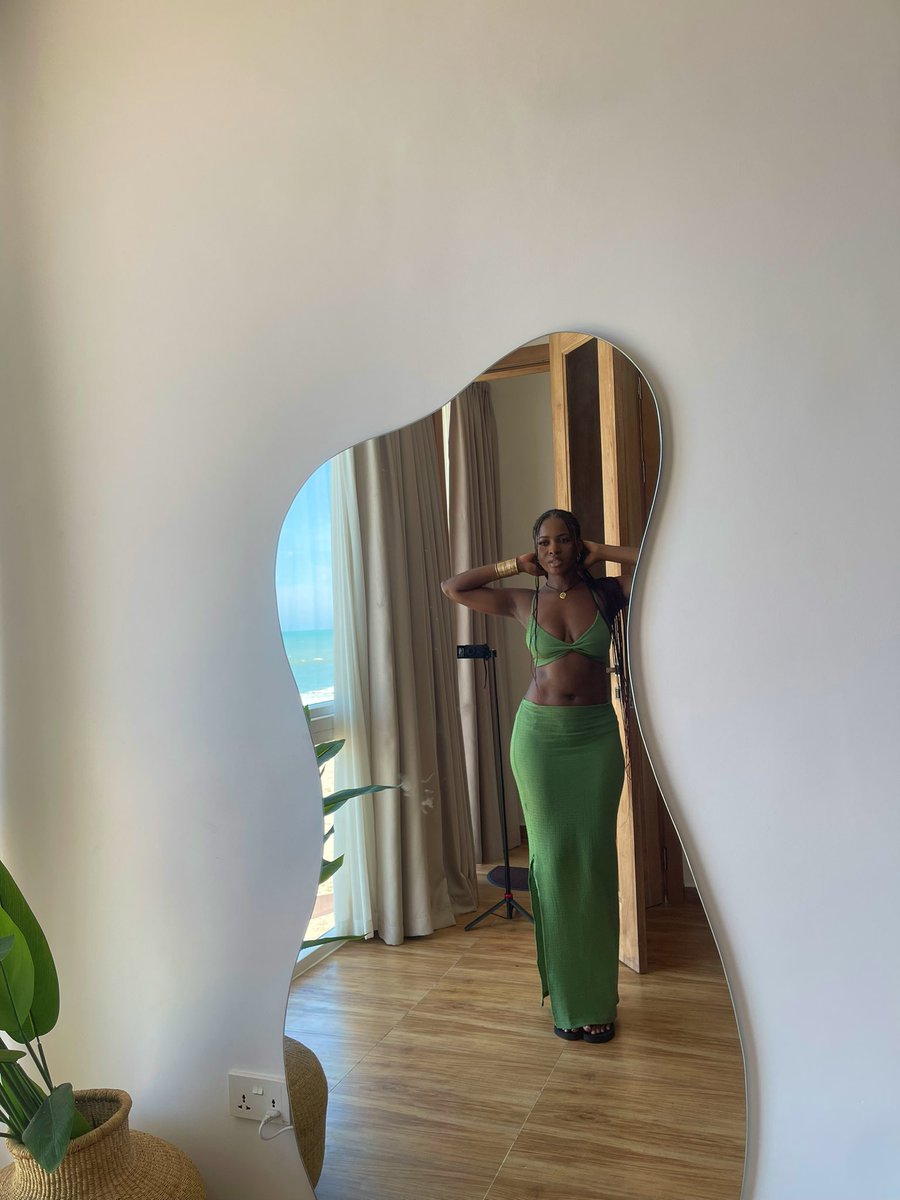 spyda_woman's tweet image. handle with care  💚