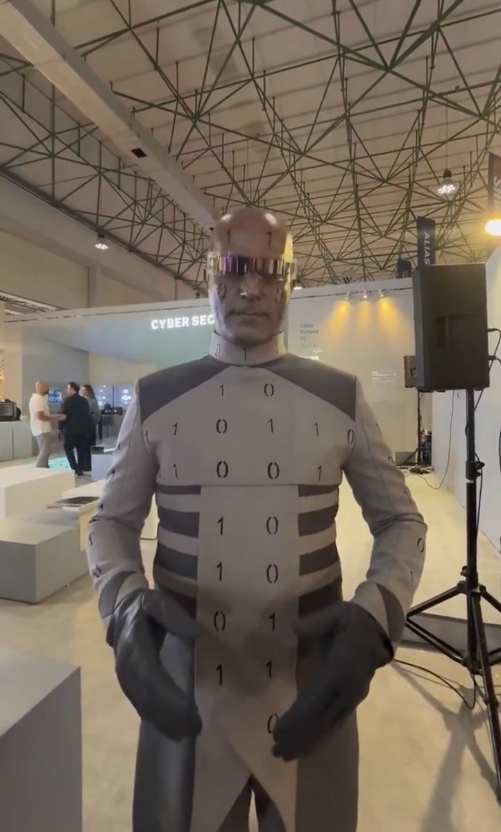 قرص آبی یا قرص قرمز؟