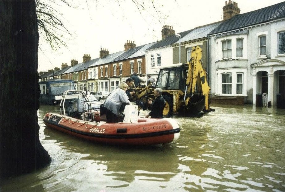 1998 flooding in Northampton, still raining here and forecast till Saturday morning….hope we don’t get a repeat 🤔 photo courtesy of West Northampton Council library.