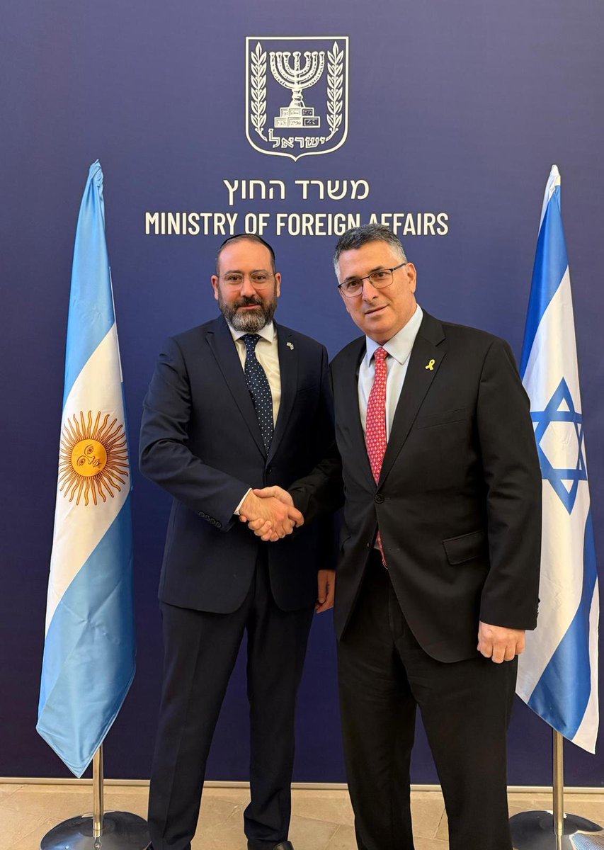 Mantuve un productivo encuentro con el Canciller israelí <a href="/gidonsaar/">Gideon Sa'ar | גדעון סער</a>, en vísperas de su visita oficial a la Argentina los próximos 25 y 26 de noviembre. Repasamos juntos la amplia agenda bilateral y avanzamos en la coordinación de los temas estratégicos que formarán parte de su