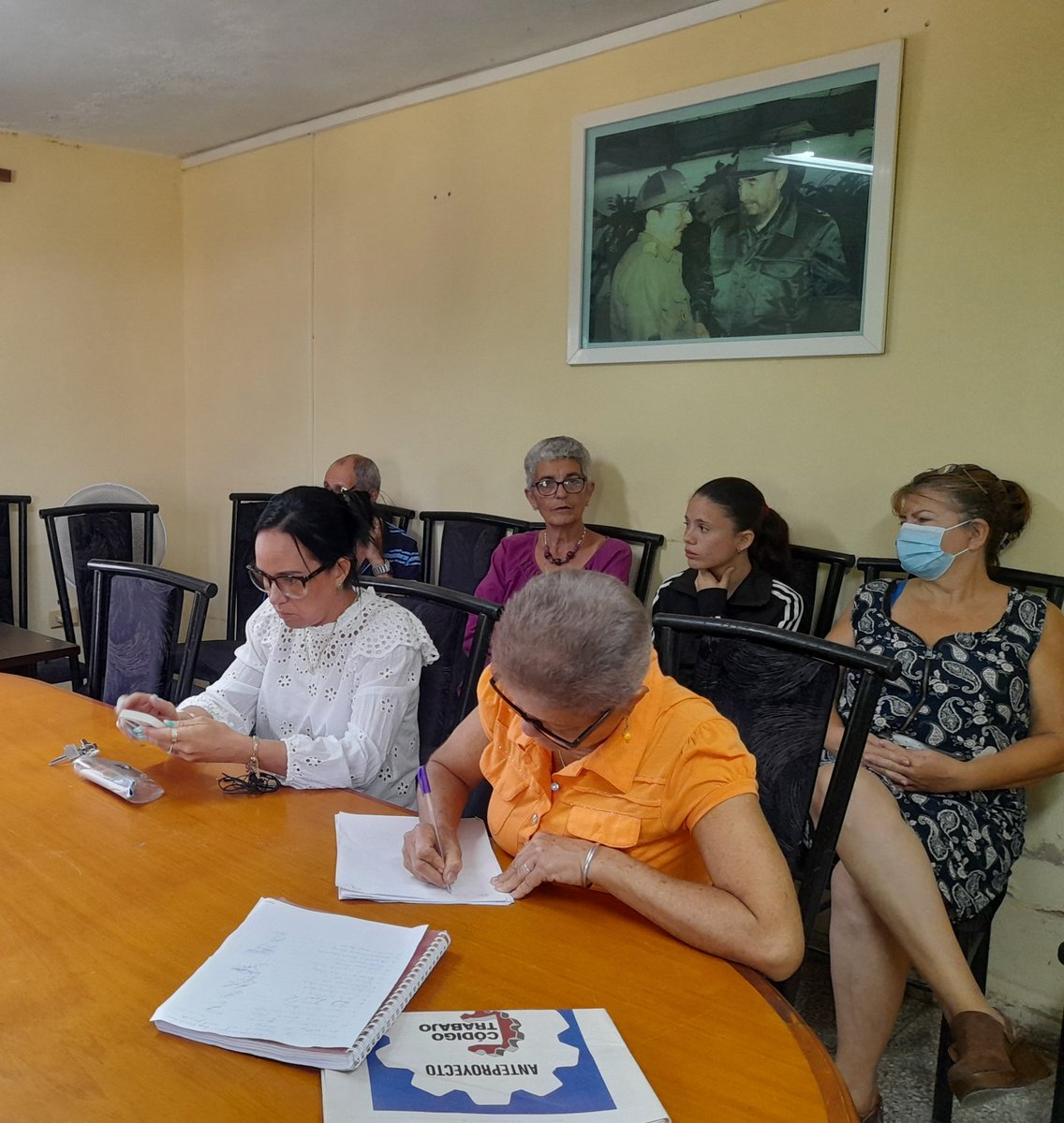 cedemacuba's tweet photo. ⏱️En tiempo real | Viernes 14 de noviembre. CEDEMA realiza en estos momentos una reunión de análisis colectivo del Anteproyecto del Código de Trabajo 2025.  
👥 Trabajadores de todas las áreas participan en el debate, aportando criterios que enriquecen el proceso. https://t.co/KeHCWNX4UT