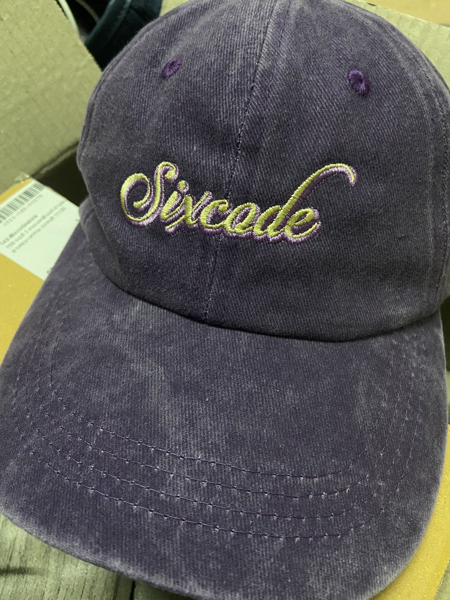 Casescreenbyoum's tweet image. เซอร์ไพร์มากกกก เพราะคิดว่าของอย่างอื่นมาส่ง
สีสวยมากๆๆๆ ม่วงที่จริงใจสุดๆ 💜💜💜 #SIXCODE #แม็กกี้บาส  #บาสเด็กอ้วนที่แท้จริง  @basjtr  @maxky_rp