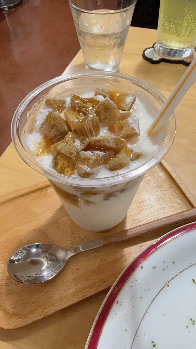 xxsionxx's tweet image. もう既に楽しんでる…たのしい…ガルパンはいいぞ…😭

じゃこちゃんと鉄板ナポリタンとアンチョビパスタ半分こした！
干し芋シェイクめちゃくちゃ美味しかった！

明日は違う初キャラコスプレするのでお楽しみにッ