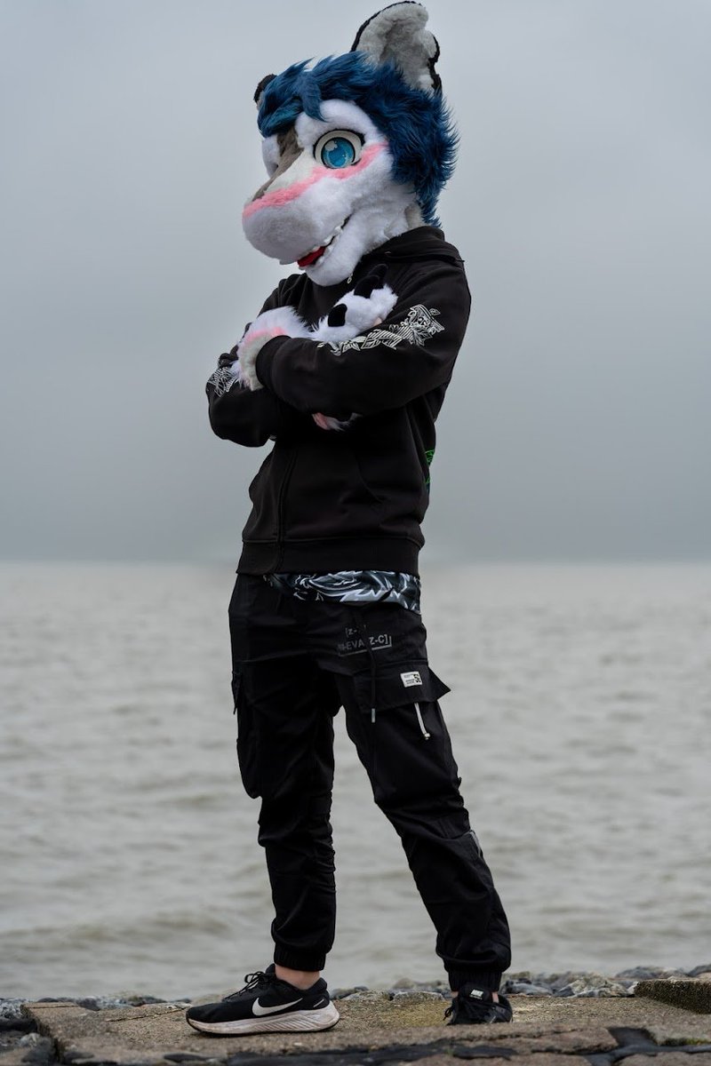 It focken wimdy for this #fursuitfriday (I still slay though~)

📸: <a href="/Marcel_OwO/">Marcel</a> 

#furry