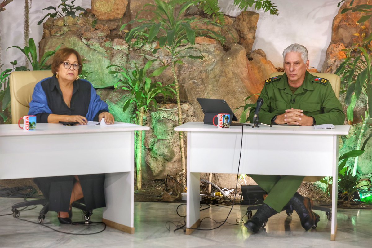 🇨🇺| Con el propósito de mantener a la población informada de todo lo que se hace para enfrentar situaciones como las que generó el paso del ciclón #Melissa por el oriente del país, este jueves tuvo lugar una nueva emisión de la Mesa Redonda “Desde la Presidencia”.

🧵|