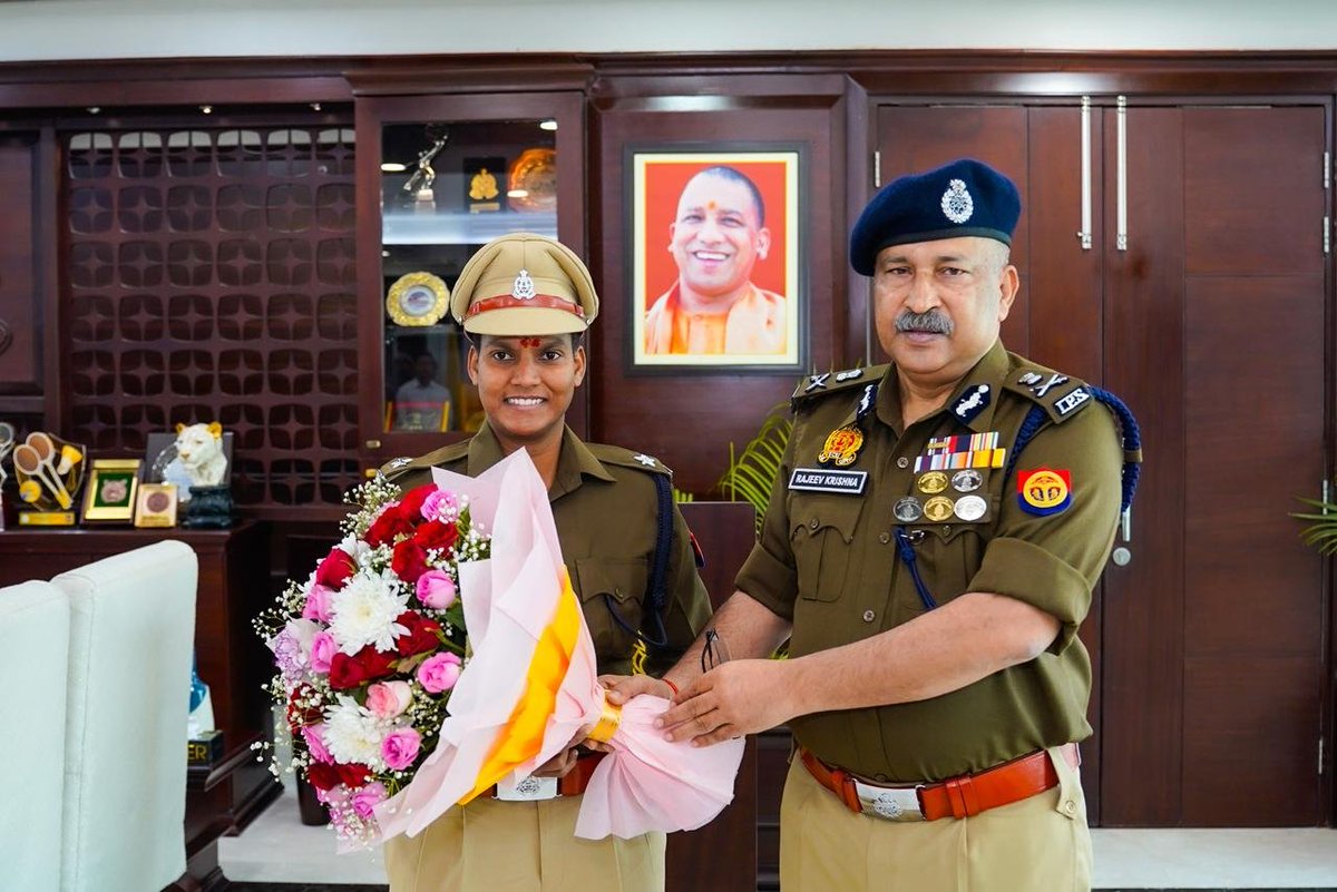dgpup's tweet image. Honouring international cricketer and Deputy Superintendent of Police, Ms. Deepti Sharma at the Uttar Pradesh Police Headquarters today was a moment of immense pride for the entire UP Police family.

Her extraordinary achievements stand as a powerful testimony to the vision of…