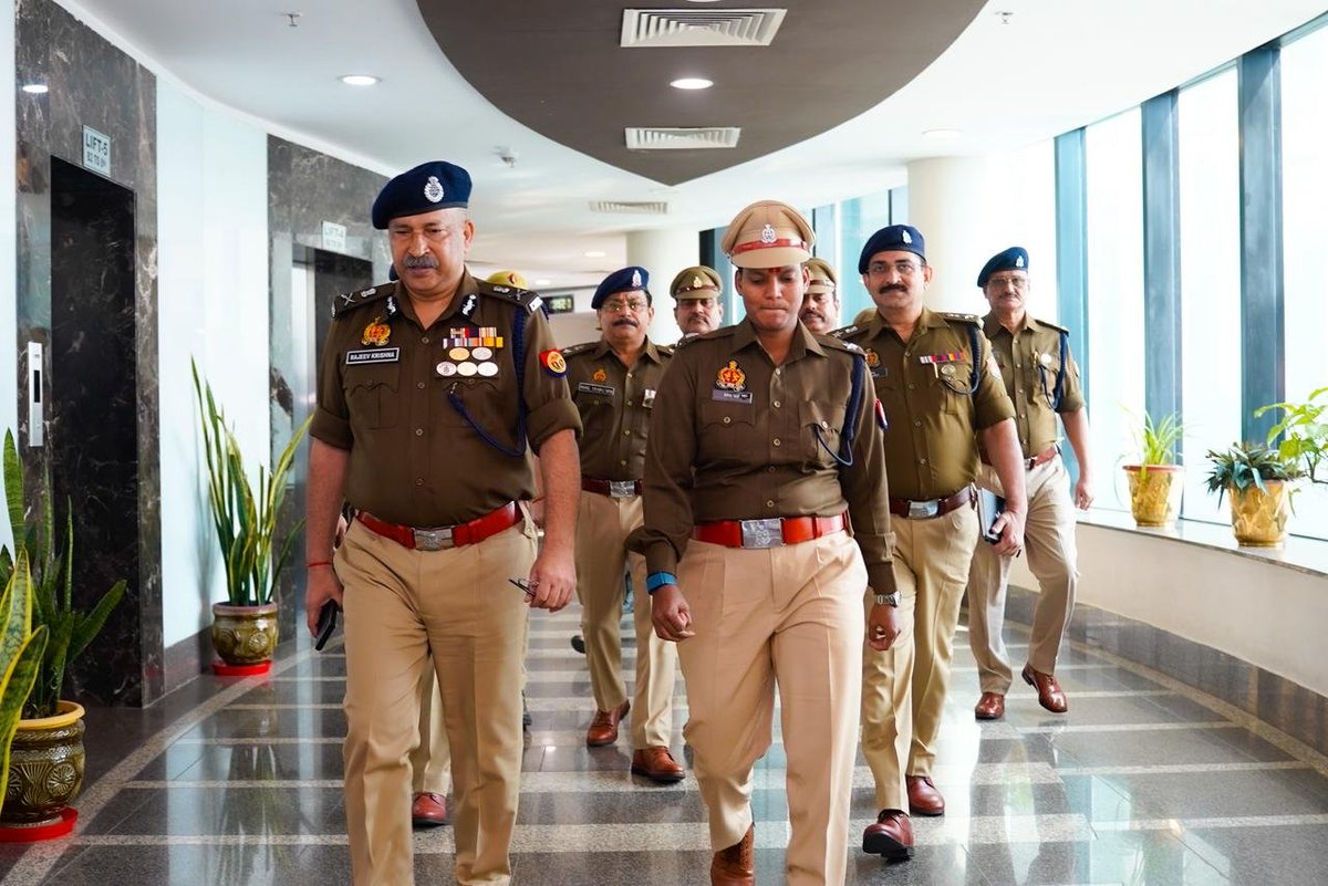 dgpup's tweet image. Honouring international cricketer and Deputy Superintendent of Police, Ms. Deepti Sharma at the Uttar Pradesh Police Headquarters today was a moment of immense pride for the entire UP Police family.

Her extraordinary achievements stand as a powerful testimony to the vision of…