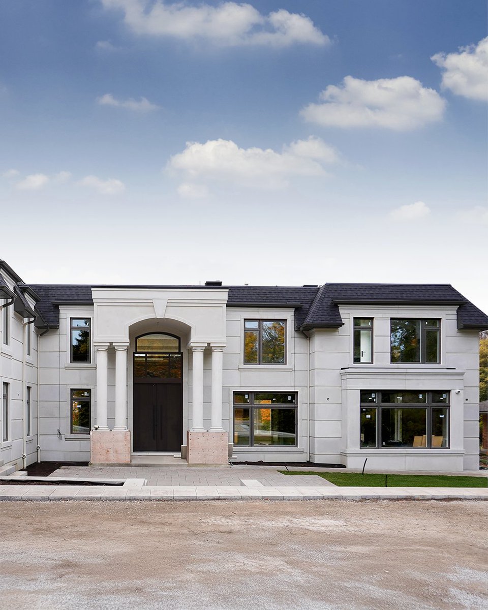 Window_City's tweet image. Rose Manor by Valiview Group sparkles✨on the shores of Lake Ontario, elevated by #WindowCity’s precision-crafted windows.🪟
Expansive glass designs flood the home with natural light, creating bright, open spaces all year round.

#CustomWindows #LuxuryHomes