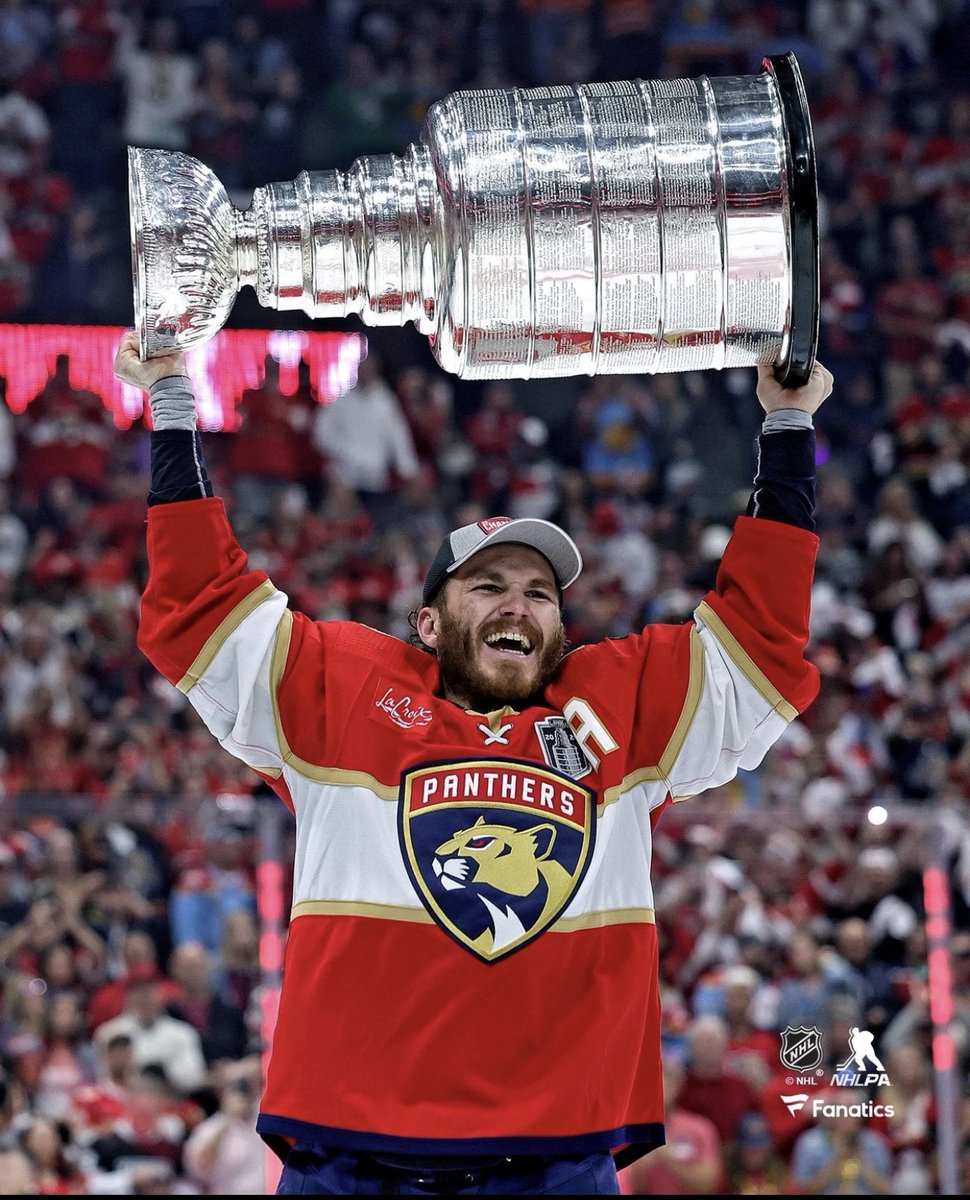 David954FLA's tweet image. Despite the turbulent start to the season, the Florida Panthers are 3 points back of 1st in the Atlantic Division and play the next 10 of 11 games at home. 

Oh and Matthew Tkachuk will be back in  a month. 

#TimeToHunt