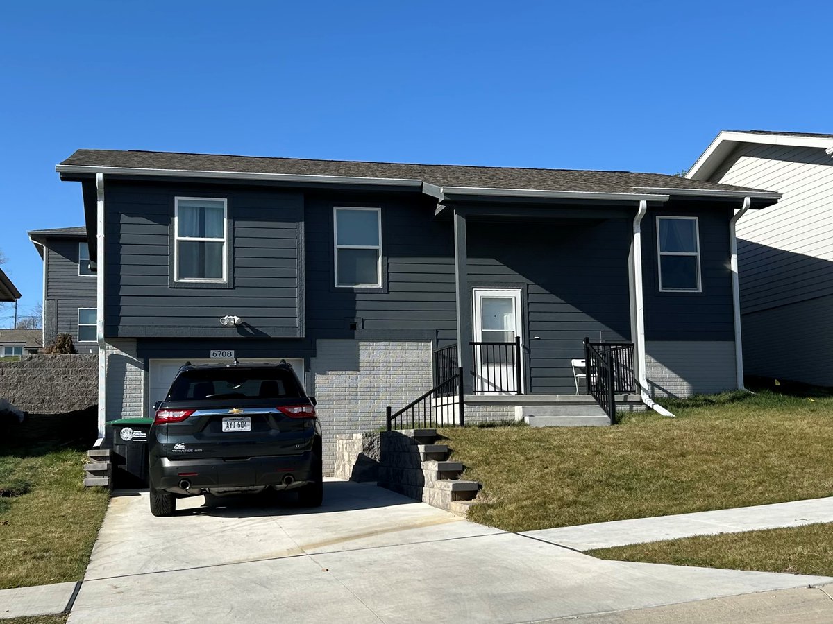 DevelopNebraska's tweet image. DED is proud to partner with @Habitat_org of Omaha (HFHO) in the creation of 10 new single-family homes in Omaha. Development of these homes was supported by a Nebraska Affordable Housing Trust Fund investment of $820,000 and a $300,000 cash match from HFHO.