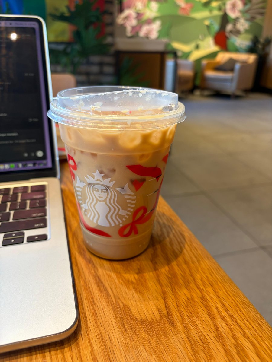 TechSavvyAS's tweet image. Friday evening in #starbucks