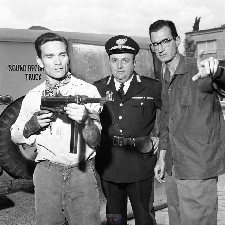 PietroPav's tweet photo. @Moonlightshad1 Pasolini che fu infangato da giornali di destra. Hanno anche la faccia di mettere in locandina una delle foto di scena del film "Il gobbo" dalle quali estrassero e manipolarono l'immagine per un articolo diffamatorio che lo accusava di una rapina a un distributore di benzina . https://t.co/Kqvj24BAL4