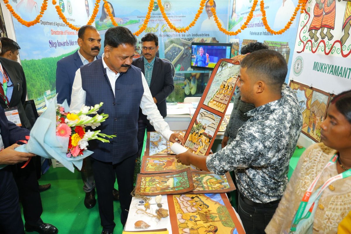 भारत मंडपम, नई दिल्ली में शुरू हुए 44वें भारतीय अंतरराष्ट्रीय व्यापार मेले में झारखंड ने इस बार फोकस स्टेट के रूप में अपना मजबूत प्रदर्शन किया।
झारखंड पवेलियन का उद्घाटन पर्यटन व नगर विकास मंत्री सुदिव्य कुमार ने किया और राज्य की संस्कृति, शिल्प, कला व उपलब्धियों को देश-दुनिया के