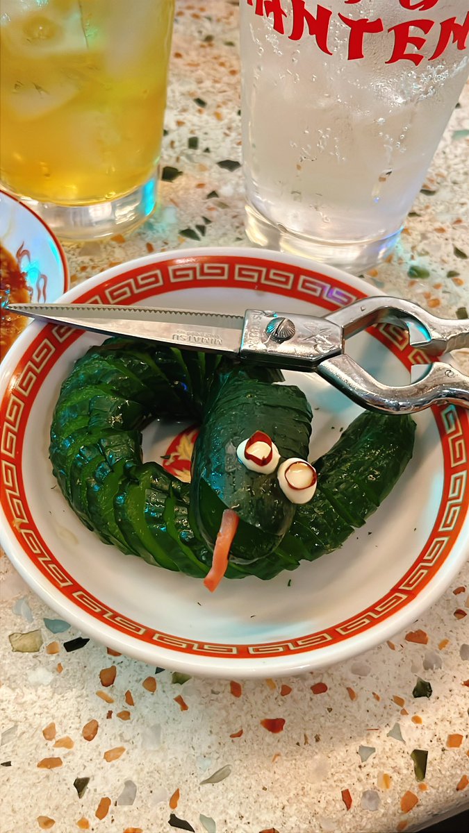 gxgxg_c's tweet image. 残業ですり減った心が癒されていく……

みて かわいい 蛇だよ