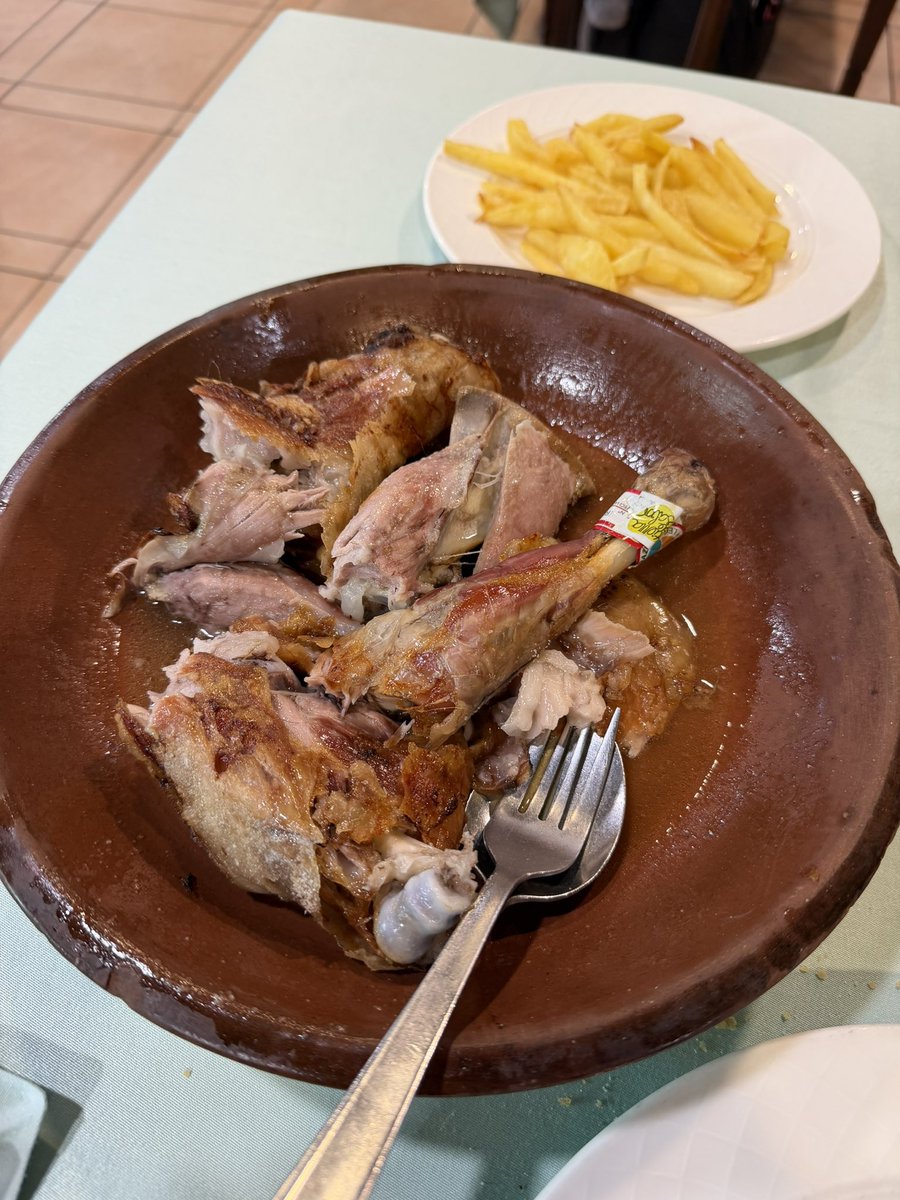 ElTiempoNavarra's tweet photo. Venir a #Burgos tiene estas cosas
En pocos lugares he comido todos los platos de 10 y a la vez un trato como en casa(esto último lo valoro mucho)
Casa #Azofra , lugar 10 https://t.co/nM80c4AqQR