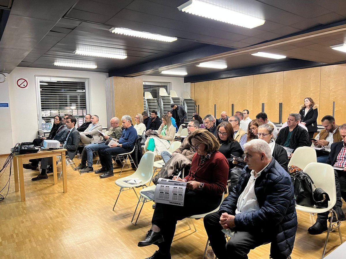 PRegressar's tweet photo. O Diretor do PCRE – Programa Regressar, Dr. José Albano e sua equipa, Dra. Isabel Jorge, participaram no Encontro “Outlook de Economia e Mercados”, realizada na Suíça, dedicada à comunidade portuguesa na Suíça.

Foi uma honra termos sido convidados pela Caixa Geral de Depósitos https://t.co/MO5RxhI8Aq