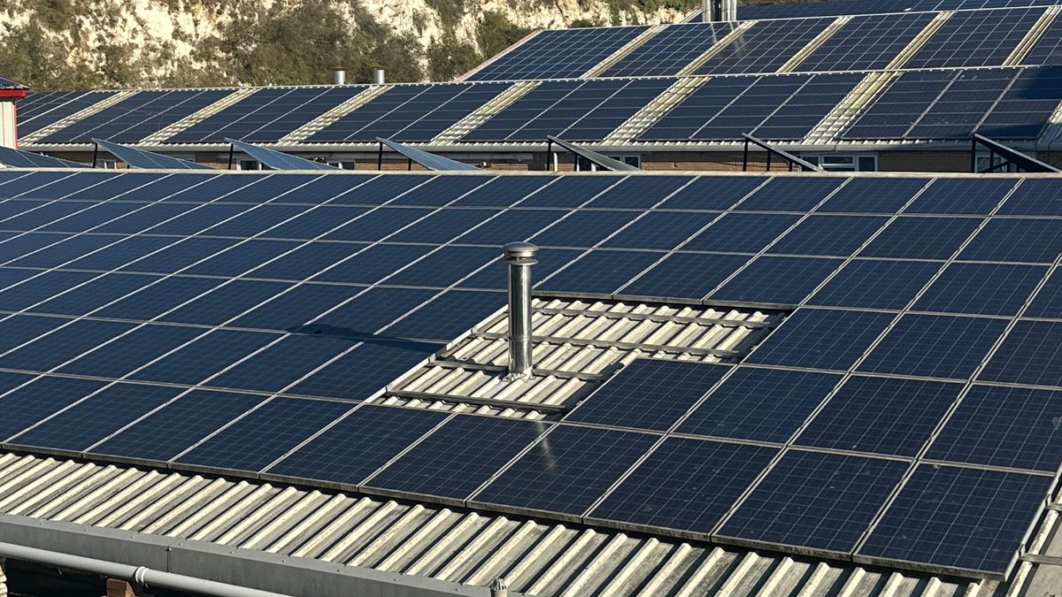 sunpowerserv's tweet image. Solar switch at hospital will slash energy costs. Read more here: barnsleychronicle.com/article/33736/… #Solar #SolarNews #RooftopSolar
