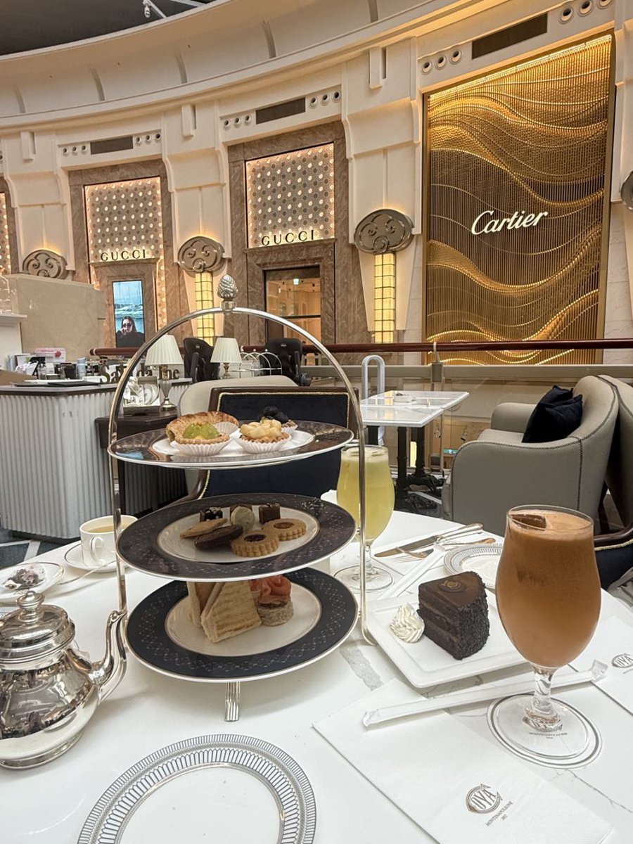 Werikfgdf's tweet image. 静かに流れる午後の時間。紅茶の香りと上品な甘さに包まれて。