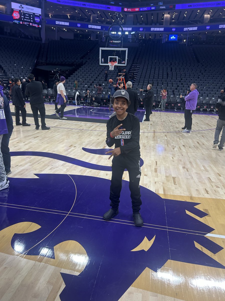 209KingsGuardGG's tweet image. 1st @SacramentoKings Game of the Season &amp;amp; my lil Got on The Floor.. shout to @KingsGuardGG for The Gear @StocktonKings for The Tickets