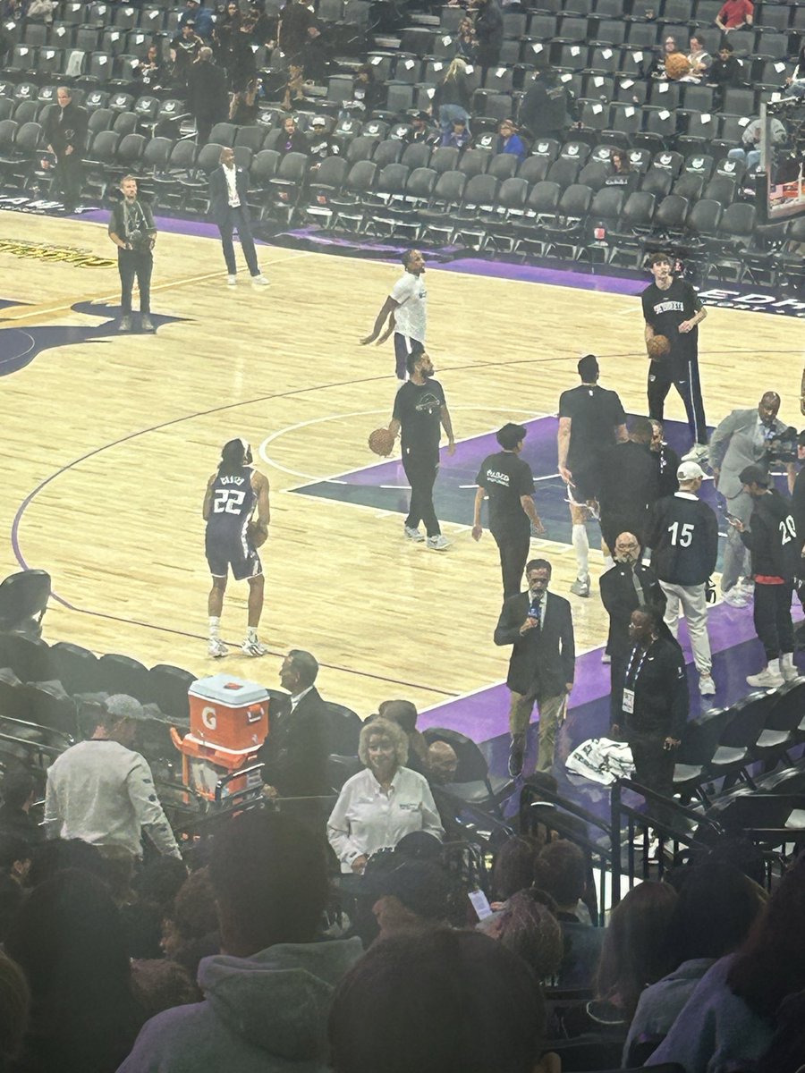 209KingsGuardGG's tweet image. 1st @SacramentoKings Game of the Season &amp;amp; my lil Got on The Floor.. shout to @KingsGuardGG for The Gear @StocktonKings for The Tickets