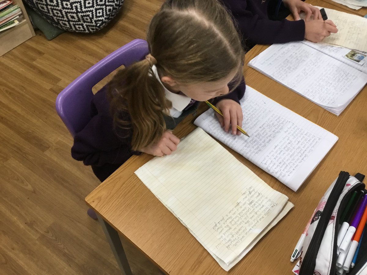 StJoesLichfield's tweet image. Year 3 travelled back in time today! After diving into the story &apos;Stone Age Boy&apos;, we published our diary entries on “Stone Age paper” and created our very own cave paintings.  #StoneAge #CreativeLearning #Year3