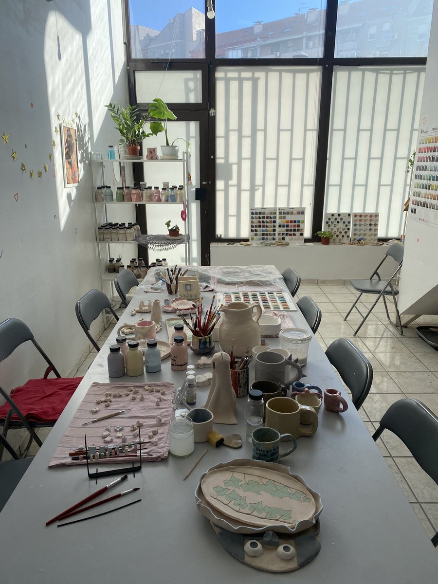 Второй раз перед новогодней суетой у меня в мастерской ломается печь. На этот раз она не набирает нужную температуру.
Госсссподи, керамика, как же ты мне дорога! 🤬😭