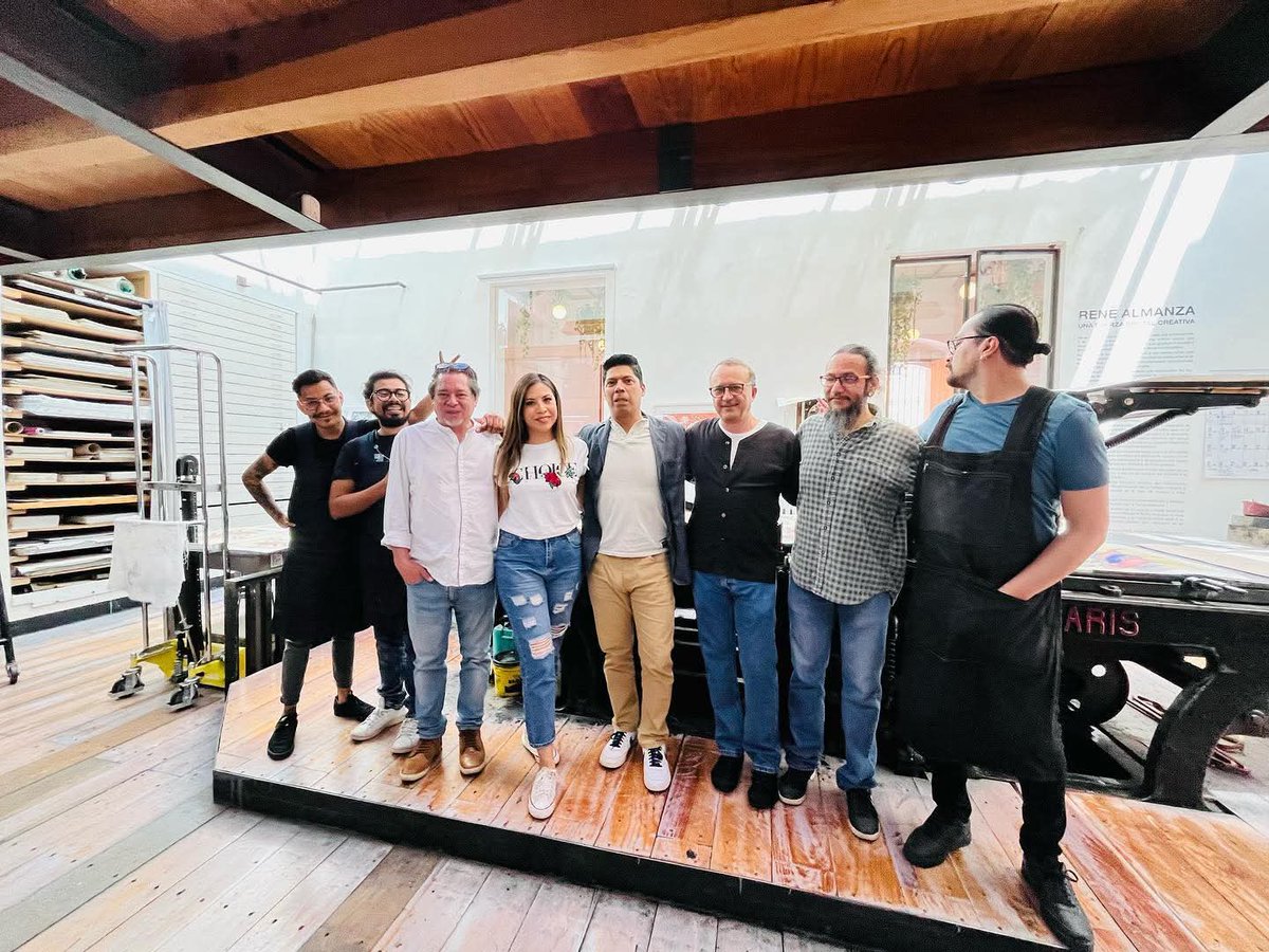 Muchas felicidades a mi querido <a href="/Rochamonero/">Rochamonero</a>. Larga vida y muchos trazos.