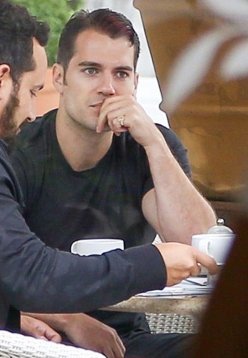 Henry Cavill tweet media