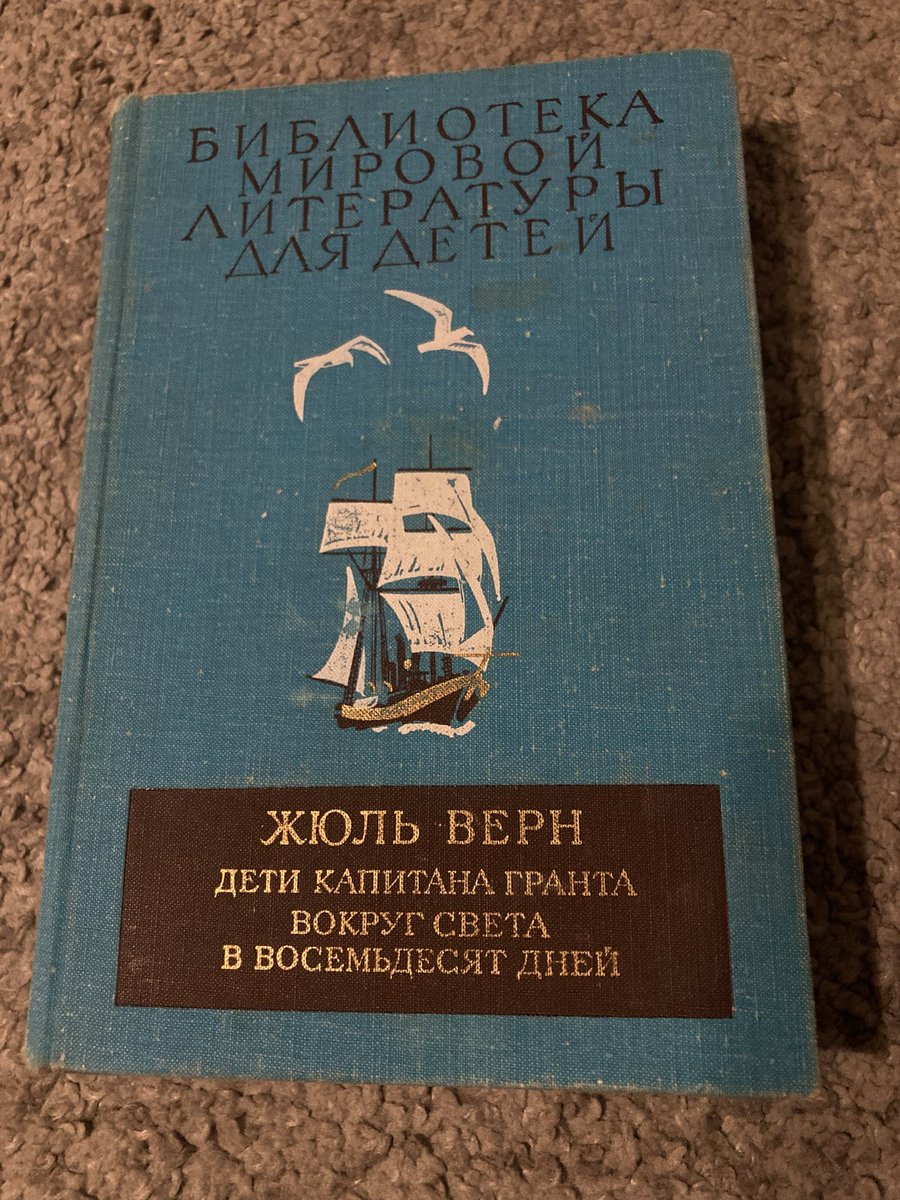 Раз моя  <a href="/Varezka05/">Варя</a> не хвастается своей домашней библиотекой, то ей буду хвастаться я😃 несколько экземпляров из коллекции в тысячу книг😌
